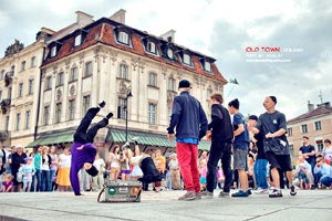 克然奴姆率领美国男篮取得胜利，力保冠军宝座